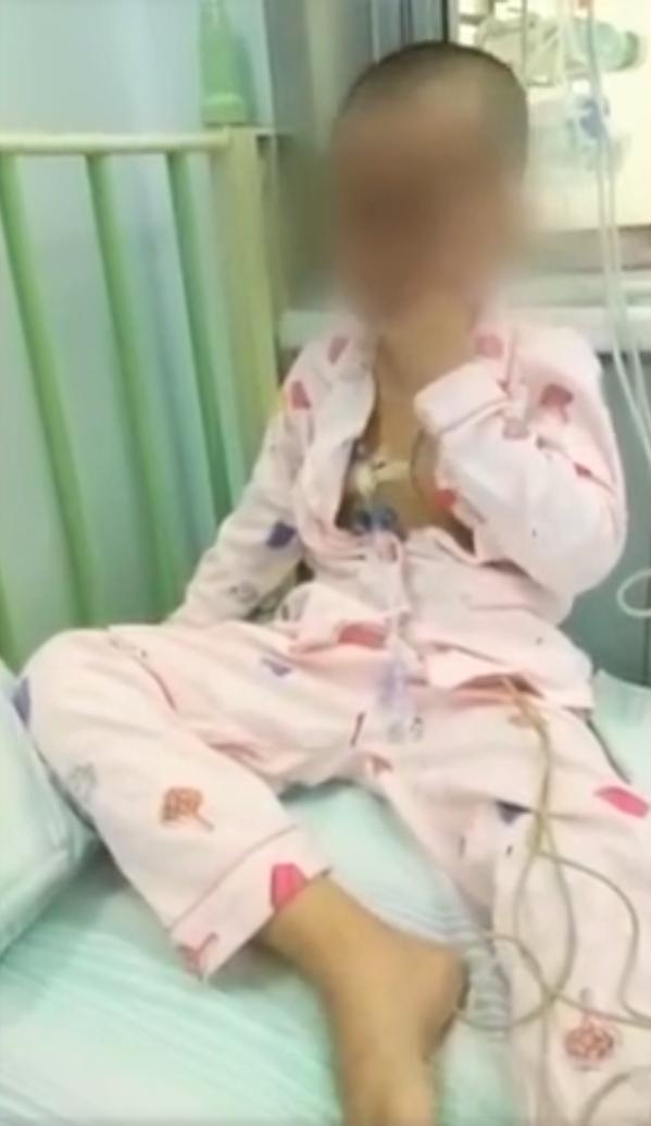 揪心！6歲重症女孩「忍痛化療」準備骨髓手術，捐贈者卻臨時悔捐，她痛哭：「我想健康…」 