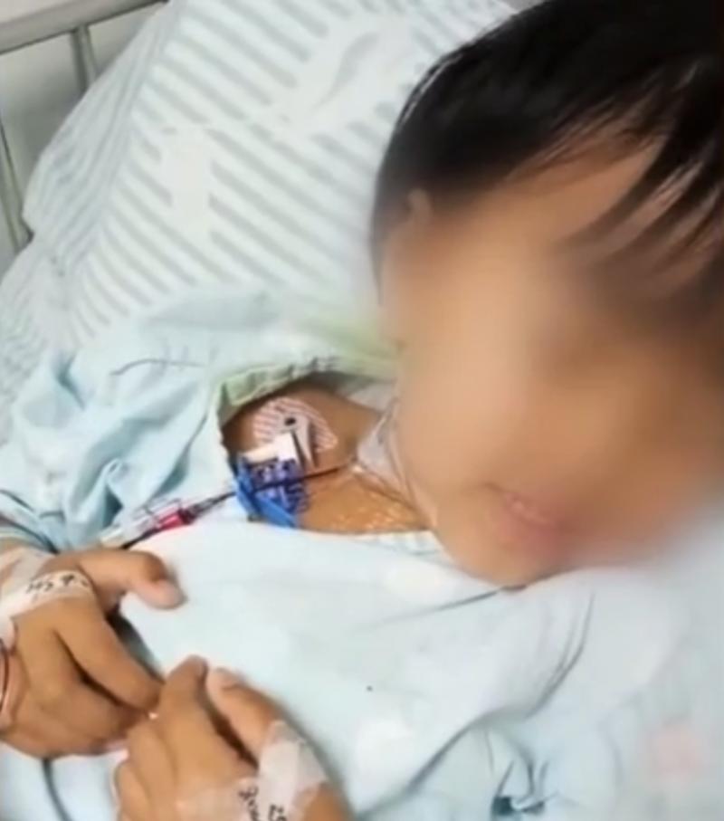 揪心！6歲重症女孩「忍痛化療」準備骨髓手術，捐贈者卻臨時悔捐，她痛哭：「我想健康…」 