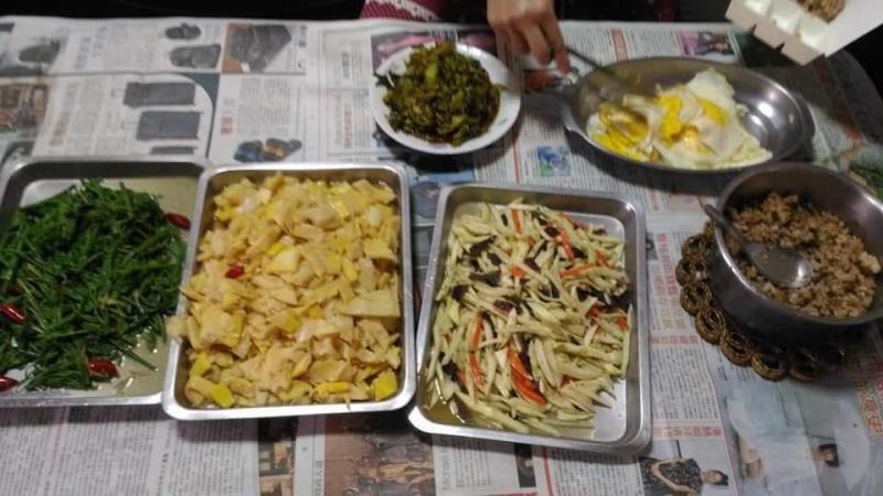 母賣50元「超豐盛便當」被嫌貴？偶爾加碼送好料…網狂挺：「吃米不知米價，媽媽味最美味！」