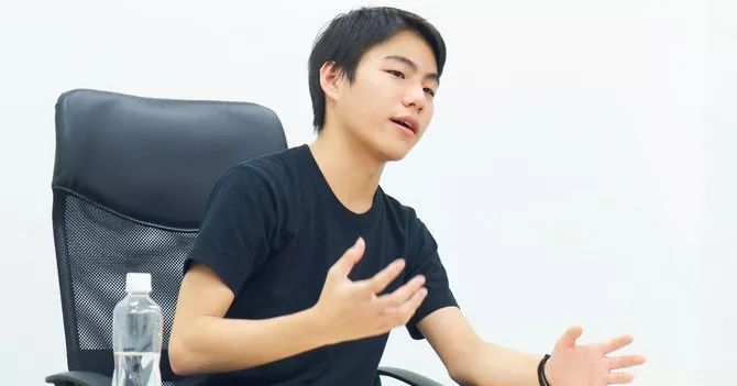 「平成廢物」不存在的，這個18歲的日本少年活出開掛人生：10歲自學程式設計、15歲創業當上CEO，17歲募得億元資金