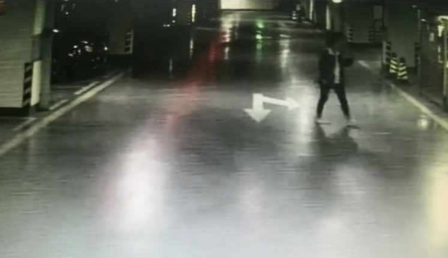 報復男友！女忘記男友車哪台，「砸錯12輛名車」...警方上門讓賠「勞斯萊斯」把她嚇哭了！