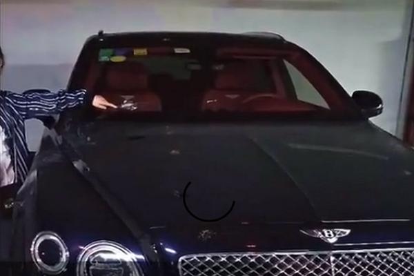 報復男友！女忘記男友車哪台，「砸錯12輛名車」...警方上門讓賠「勞斯萊斯」把她嚇哭了！