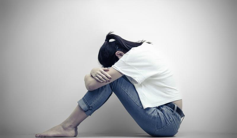 報復男友！女忘記男友車哪台，「砸錯12輛名車」...警方上門讓賠「勞斯萊斯」把她嚇哭了！