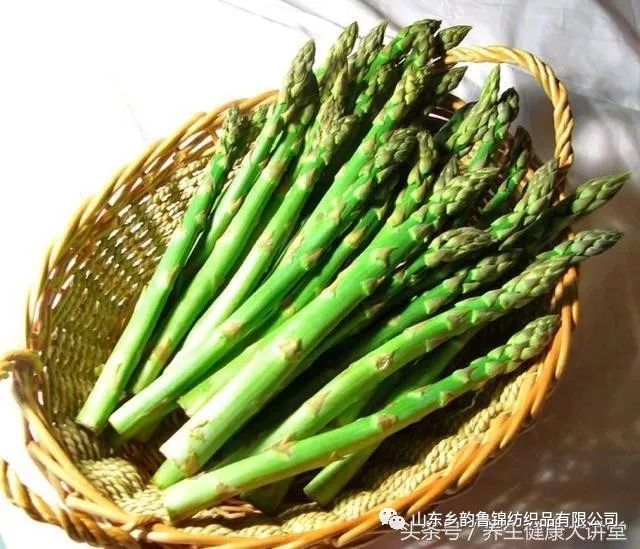 膝蓋疼、膝蓋響，一把香菜加生薑，膝蓋再也不疼了
