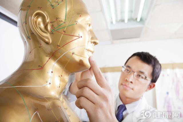 老是便秘，人難受？中醫：4大穴位堅持按，腸胃會看到差別