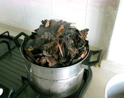 這種天然「生根劑」，不用買路邊一大堆，剪碎了用鍋蒸，養花好用