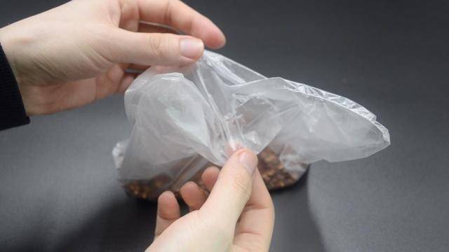 刀放在打火機上烤一烤，解決困擾大家的一個難題，學會了一生受用