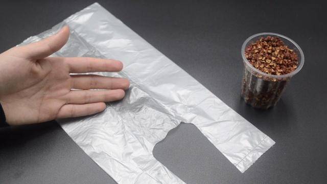 刀放在打火機上烤一烤，解決困擾大家的一個難題，學會了一生受用
