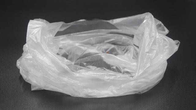 刀放在打火機上烤一烤，解決困擾大家的一個難題，學會了一生受用