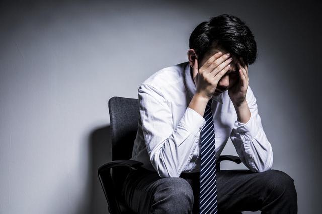 「我被動離職了」：管不住嘴會倒大黴，這4句話不要和同事說！職場險惡