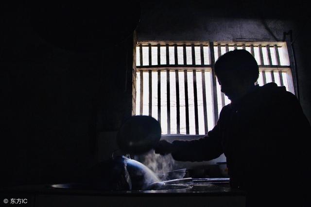 帶老婆外出散心，外婆的一番話讓我清醒，等老婆生了孩子我就離婚
