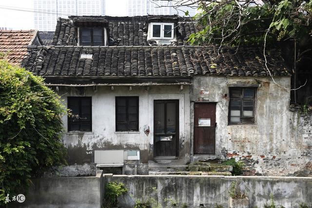 被拐30年找到自己的家，與親人相處一夜後，才知道他們早已經去世