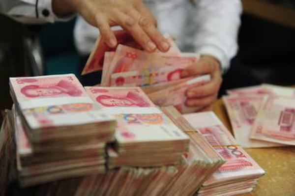 丈夫為了不回家，每月給妻子30萬，妻子打破家中花瓶後，明白了