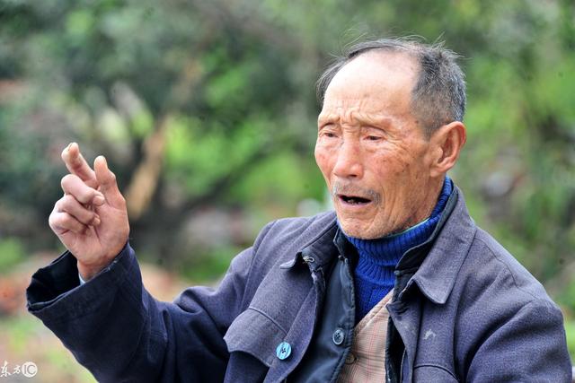 兒子不讓父親參加婚禮，不料他坐著豪車來了，兒子傻了