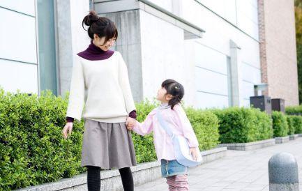 我帶女兒回婆家，在菜市場看見婆婆的舉動，我把婆家砸了個稀巴爛