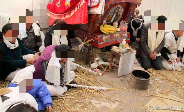 母親留下百萬，兒女在葬禮上大打出手，5歲孫女說：奶奶錢都捐啦
