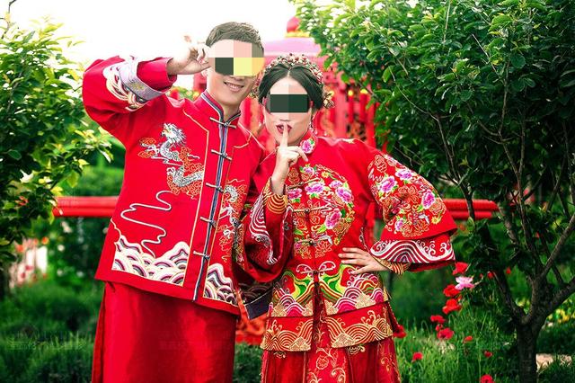 孫子滿月，農村奶奶帶石榴去探望被親家嫌棄，一家人吃石榴時愣了