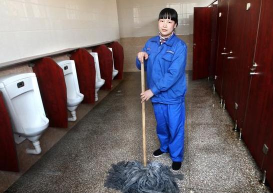 婆婆做保潔每月貼補兒子家兩千，去看孫子兒媳給吃了「小灶」