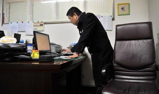 37歲遇真愛我果斷離婚，老房拆遷給60萬我去要錢被親媽轟了出來