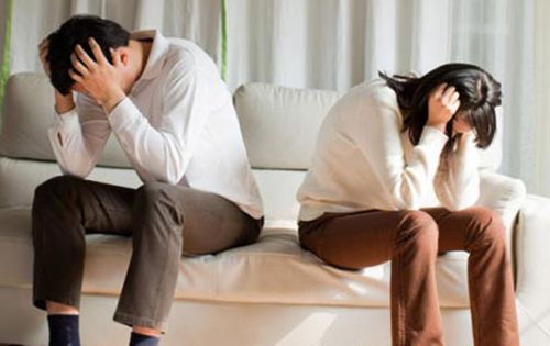 婚後老公不上交工資卡，女兒生日，俺偷他卡去買禮物，刷卡時俺蒙