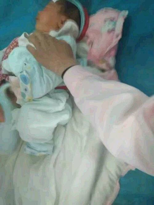 41歲產婦陣痛24小時生下男寶，「砰」的一聲，推出的卻不是產婦