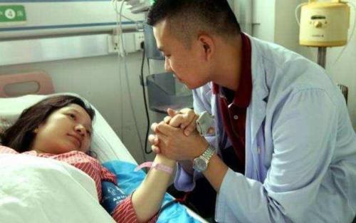 41歲產婦陣痛24小時生下男寶，「砰」的一聲，推出的卻不是產婦