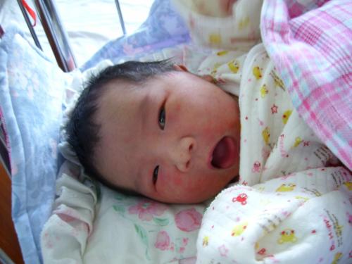 41歲產婦陣痛24小時生下男寶，「砰」的一聲，推出的卻不是產婦