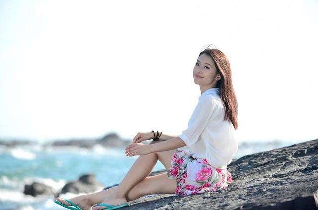 小姑子經常來我家小住，看到老公的朋友圈，我哭著把小姑子趕出門