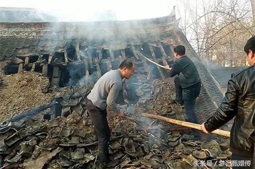 妻子為救丈夫面部毀容，丈夫狠心拋棄她，5年後再見，丈夫扇自己
