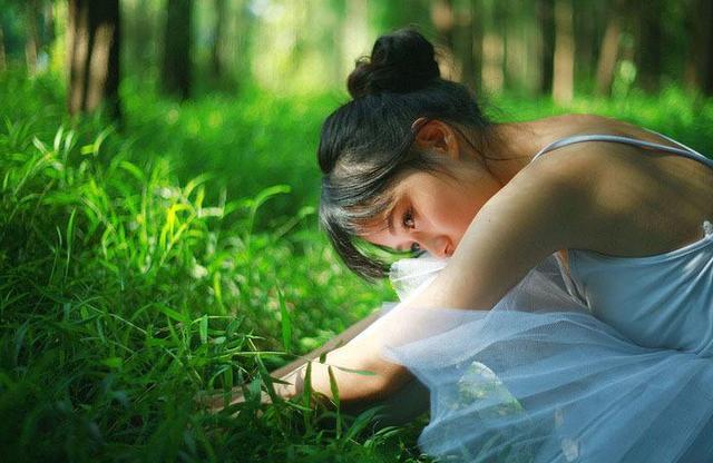 母親來照顧老婆坐月子，我下班回去看一眼母親的衣服，我怒提離婚