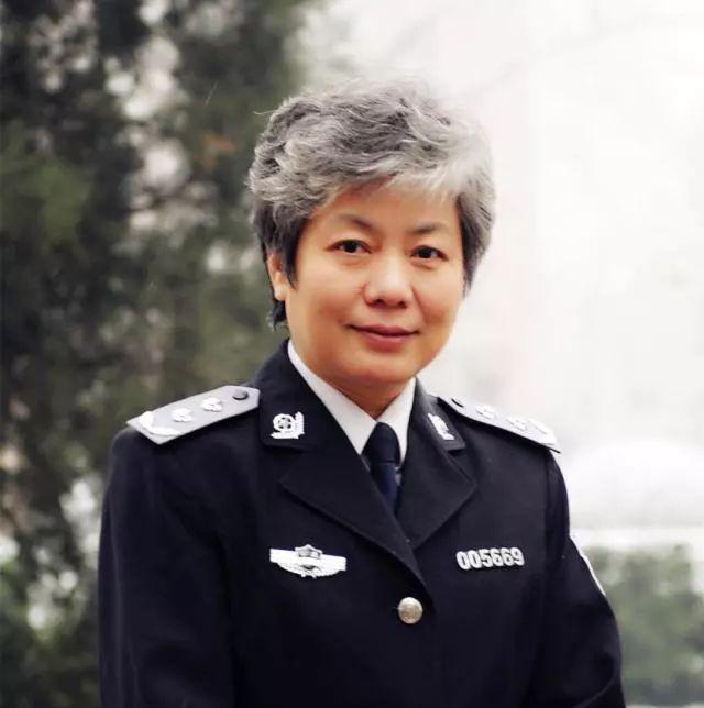 請務必告訴孩子：不傷人是一種教養，而不被人傷害就是一種氣場