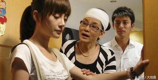 老公出軌婆婆罵我沒本事，我和男同學吃頓飯，婆婆要把我遊街示眾！