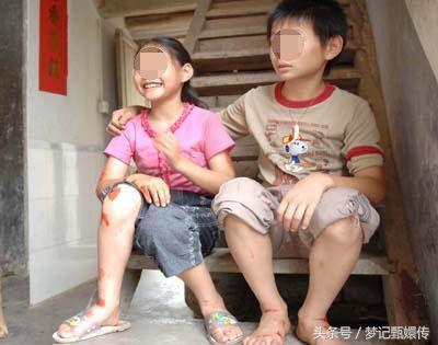 為供弟讀書，姐嫁給大齡富豪，幾年後姐被趕，出門卻看到弟弟