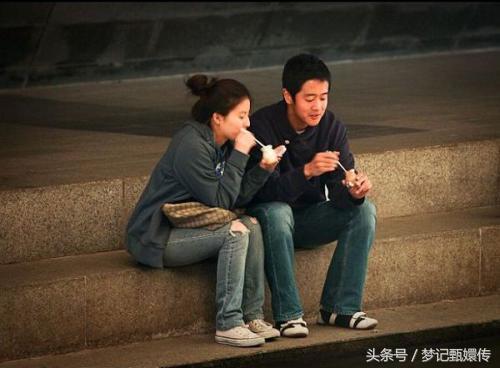 丈夫去世，3年後的一天，妻子在大街上看到一名男子，癱在地上