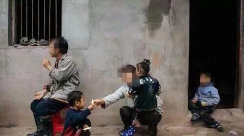 嫂子改嫁，女子撫養侄子12年，侄子學成歸來，一聲媽她哭了
