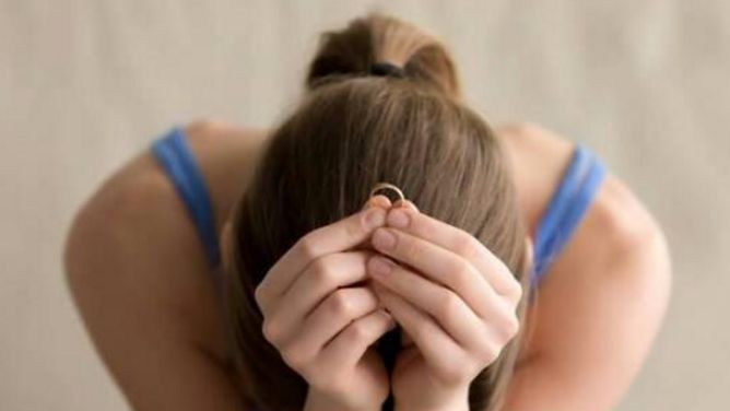 孩子越長越不像老公，老公非親子鑑定，結果出來，老公扇婆婆耳光