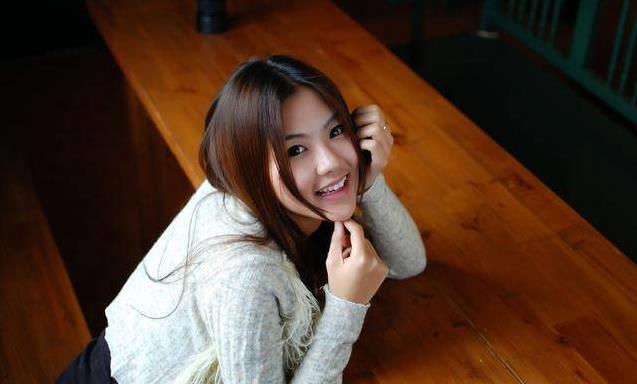 老公出軌女秘書，老婆不哭不鬧，而且自己凈身出戶，兩年後街上偶遇，丈夫蒙了