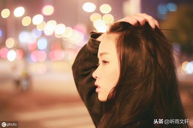 「女兒，周末家庭聚餐，帶女婿過來」「媽，不去了，我們吃不起」