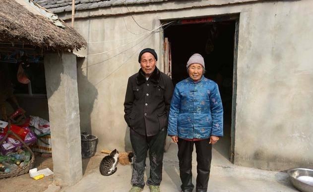 不孝兒媳打罵年邁母親，打工兒子正巧撞見，兒做法讓母親淚流滿面