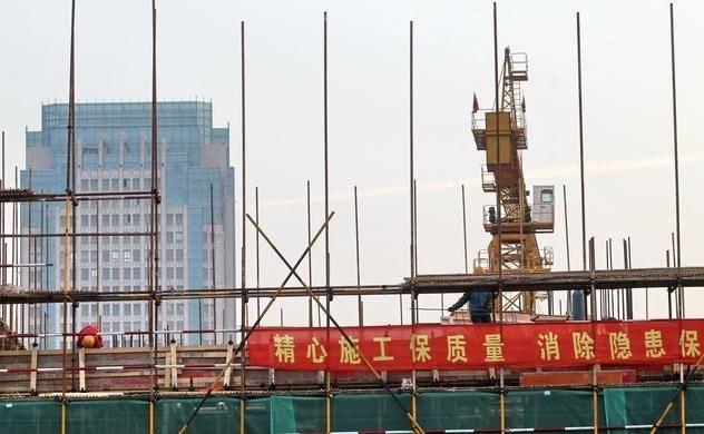 不孝兒媳打罵年邁母親，打工兒子正巧撞見，兒做法讓母親淚流滿面