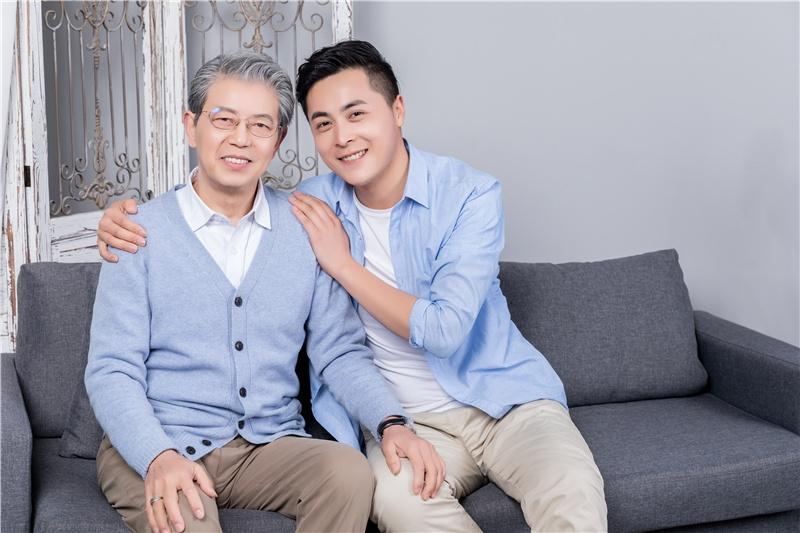小姑子離婚後住我家，我生兒子她給我個大紅包，打開我後悔不已