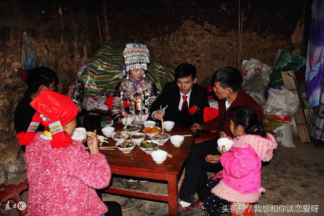 兒子滿月酒，岳母給了上萬塊紅包，送走賓客後，我把老婆趕出家門