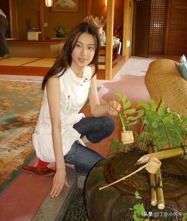 女星為嫁入豪門，偷吃排卵藥生兒子，現在豪門夢碎31歲老成41歲！