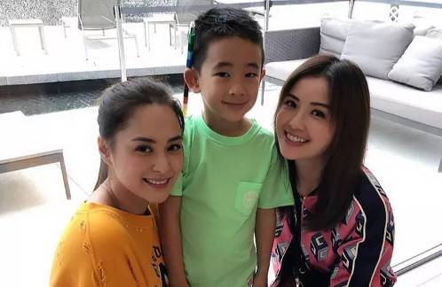 【TWINS想合照都被刁難?!】Jasper一句話婉拒合照，讓阿SA哭笑不得，網友贊爆：應采兒教得好
