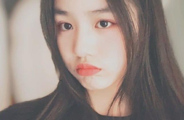 汪峰大女兒小蘋果，才14歲便濃妝艷抹，比黃磊女兒還顯成熟
