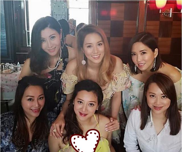 李嘉欣徐子淇出席盛宴無合照，細節暴露兩位貴婦地位有差距！