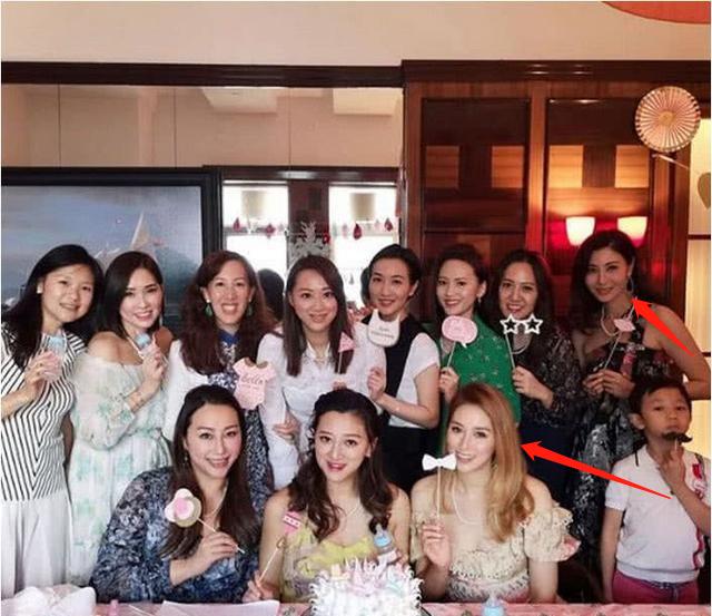 李嘉欣徐子淇出席盛宴無合照，細節暴露兩位貴婦地位有差距！