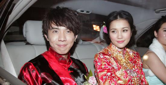 樂壇天后和窮老公奉子成婚，伴他度過2次封殺期，今住上千尺豪宅！