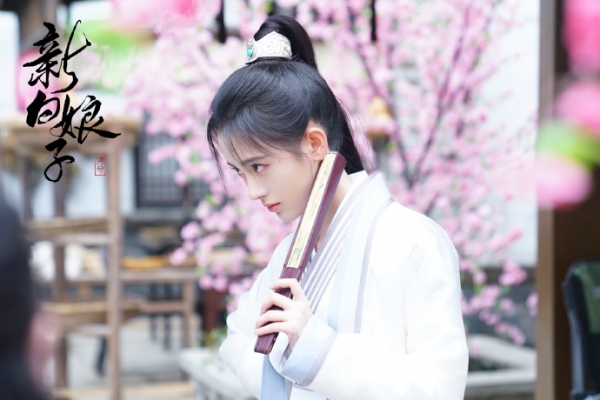 4000年一遇美女！古裝女神「演出最美白蛇」驚艷全網　一抬頭「無瑕臉龐爆紅日本」：仙女下凡❤