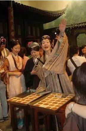 明星片場花絮照，笑到停不下來！原來身中萬箭是這樣拍的 ....